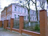 колпаки на столбиках из кирпича